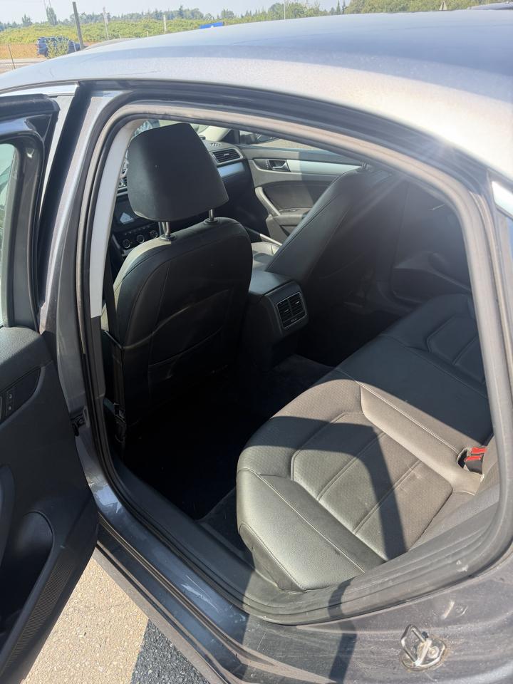 Volkswagen Passat 2.5L SE AT 2013
