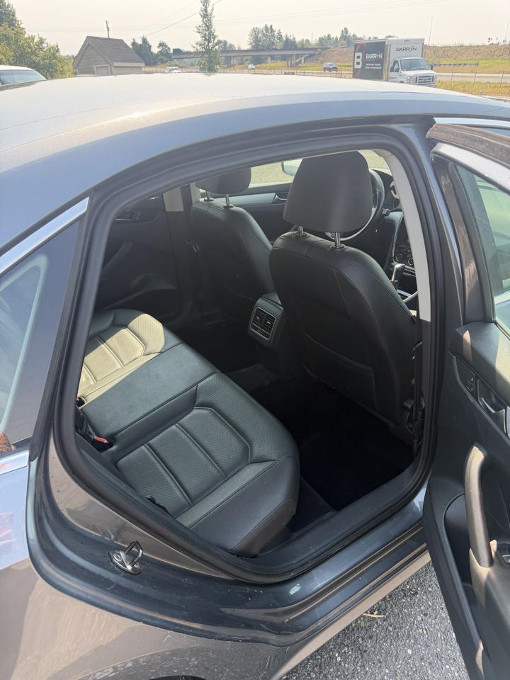 Volkswagen Passat 2.5L SE AT 2013