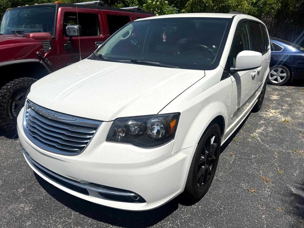 2013 Chrysler Town & Country Touring
