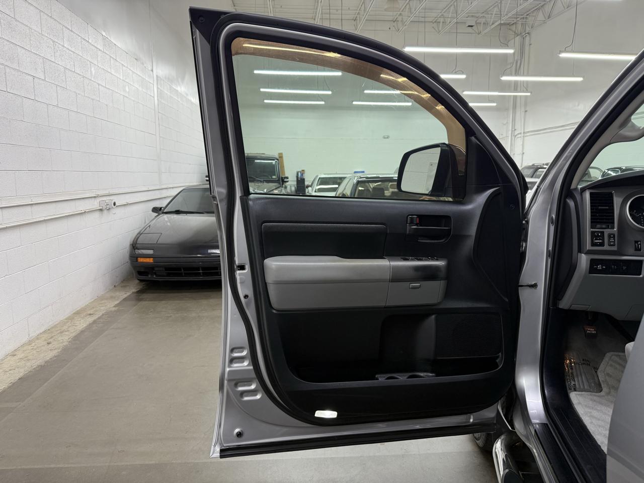 Toyota Tundra SR5 Double Cab 4.6L 2WD 2010