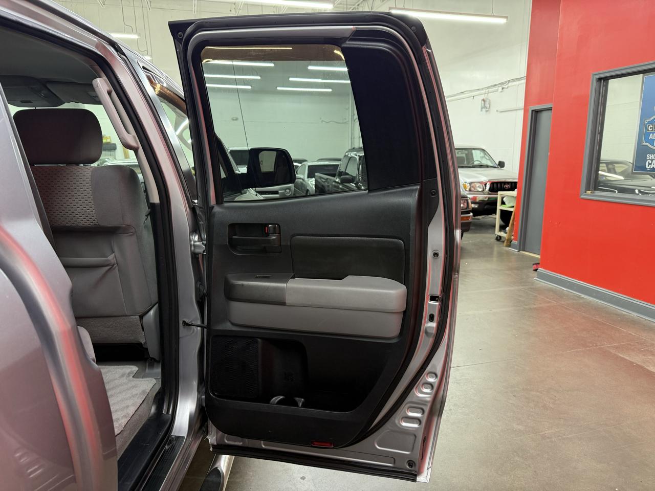 Toyota Tundra SR5 Double Cab 4.6L 2WD 2010
