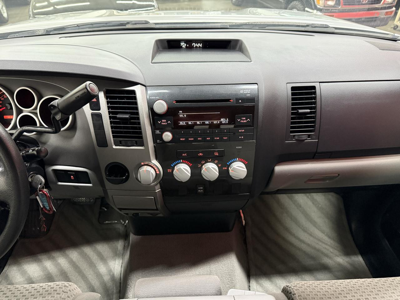 Toyota Tundra SR5 Double Cab 4.6L 2WD 2010