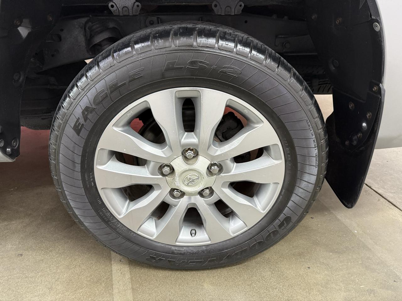 Toyota Tundra SR5 Double Cab 4.6L 2WD 2010