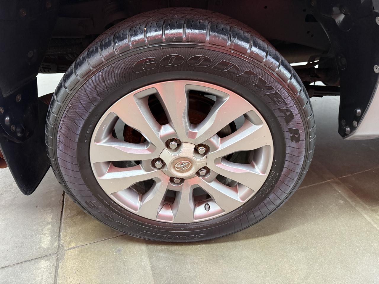 Toyota Tundra SR5 Double Cab 4.6L 2WD 2010