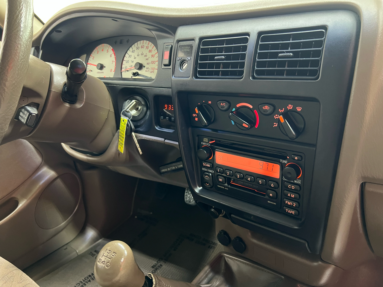 Toyota Tacoma Xtracab 2.7L I4 Manual 4WD 2003