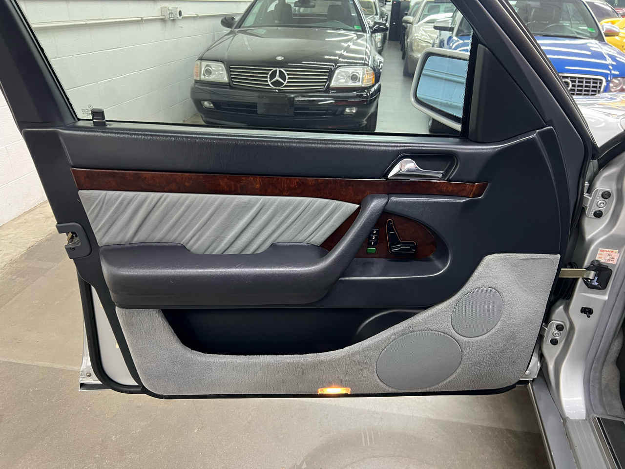 Mercedes-Benz S-Class S500 sedan 1995