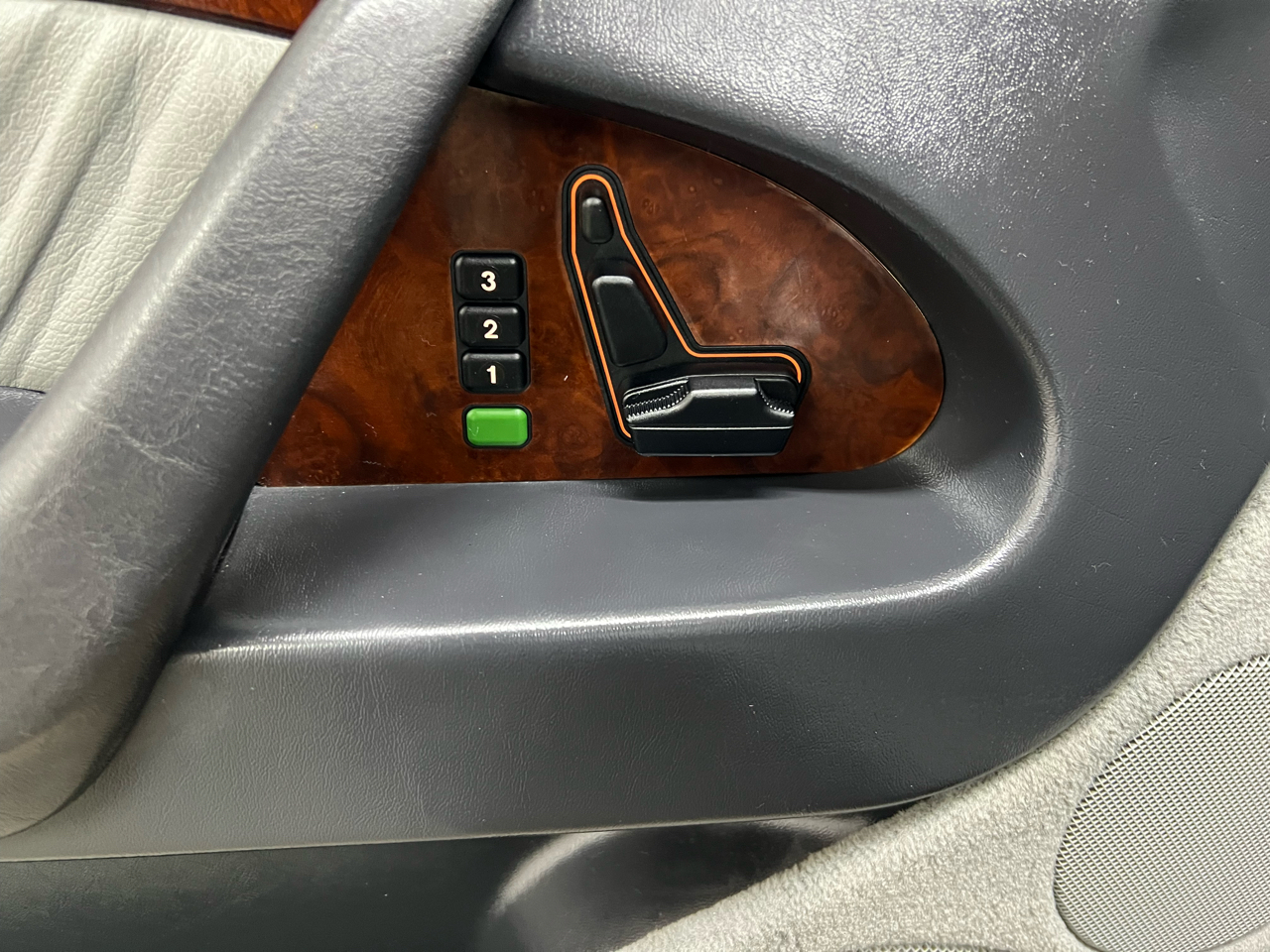 Mercedes-Benz S-Class S500 sedan 1995