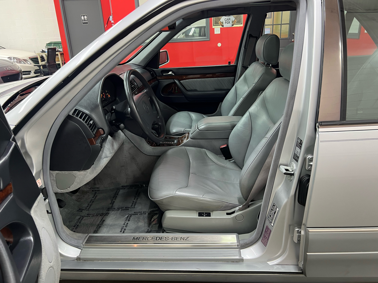 Mercedes-Benz S-Class S500 sedan 1995