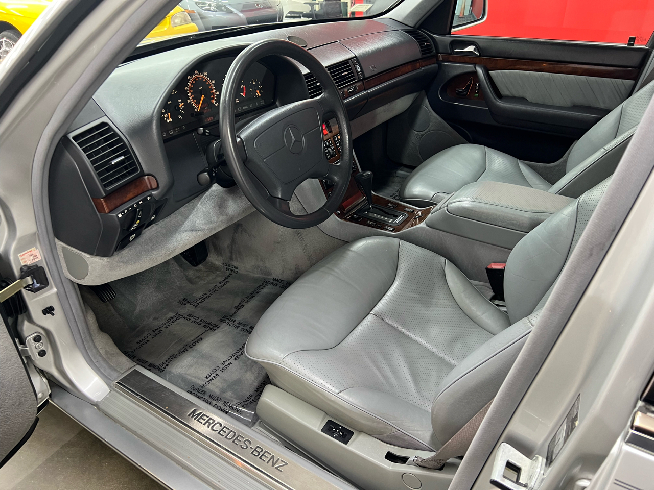 Mercedes-Benz S-Class S500 sedan 1995