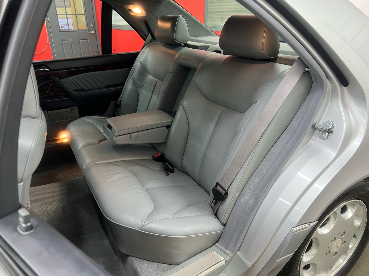 Mercedes-Benz S-Class S500 sedan 1995