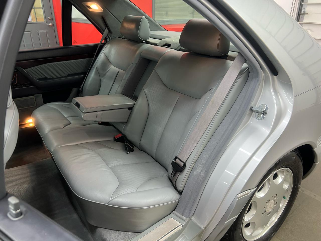 Mercedes-Benz S-Class S500 sedan 1995