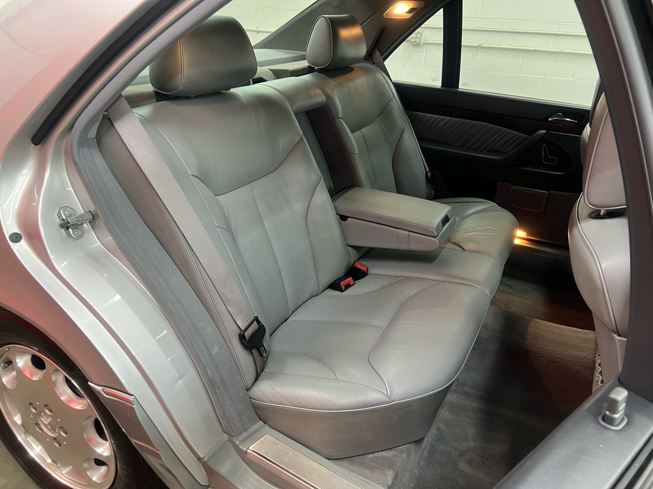 Mercedes-Benz S-Class S500 sedan 1995