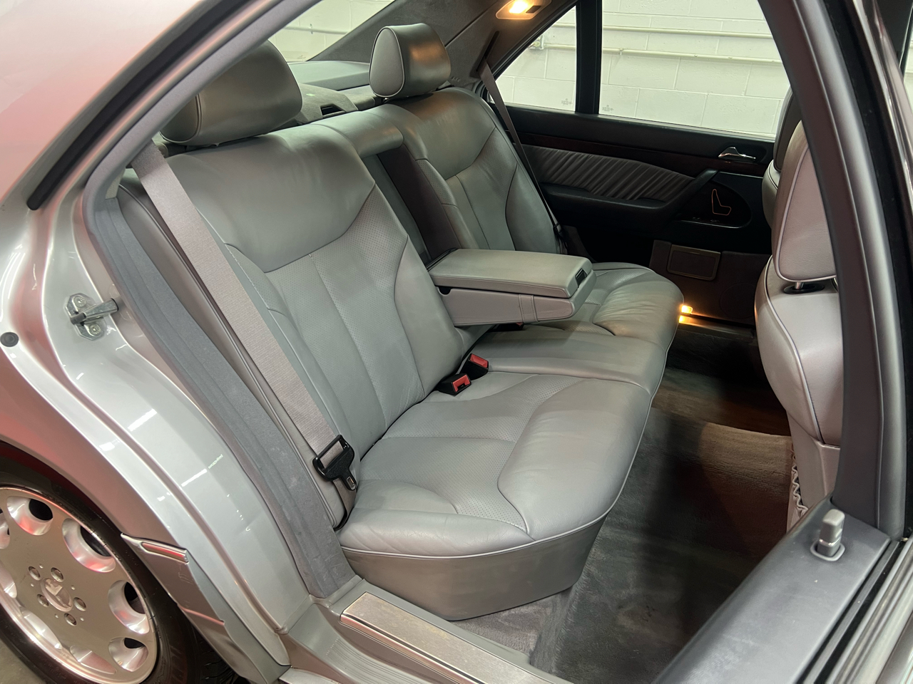 Mercedes-Benz S-Class S500 sedan 1995