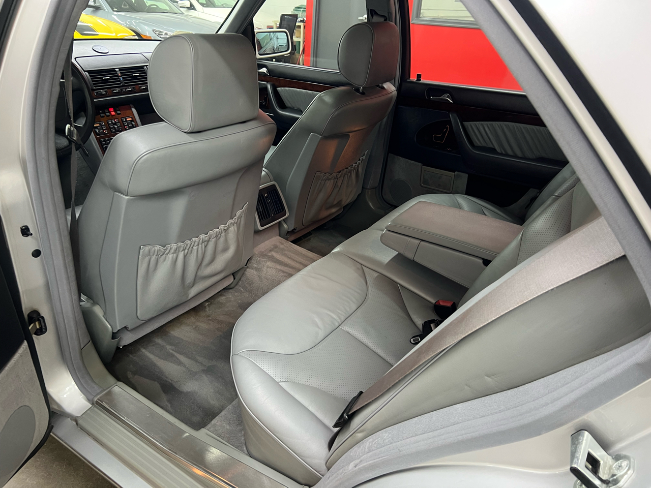 Mercedes-Benz S-Class S500 sedan 1995