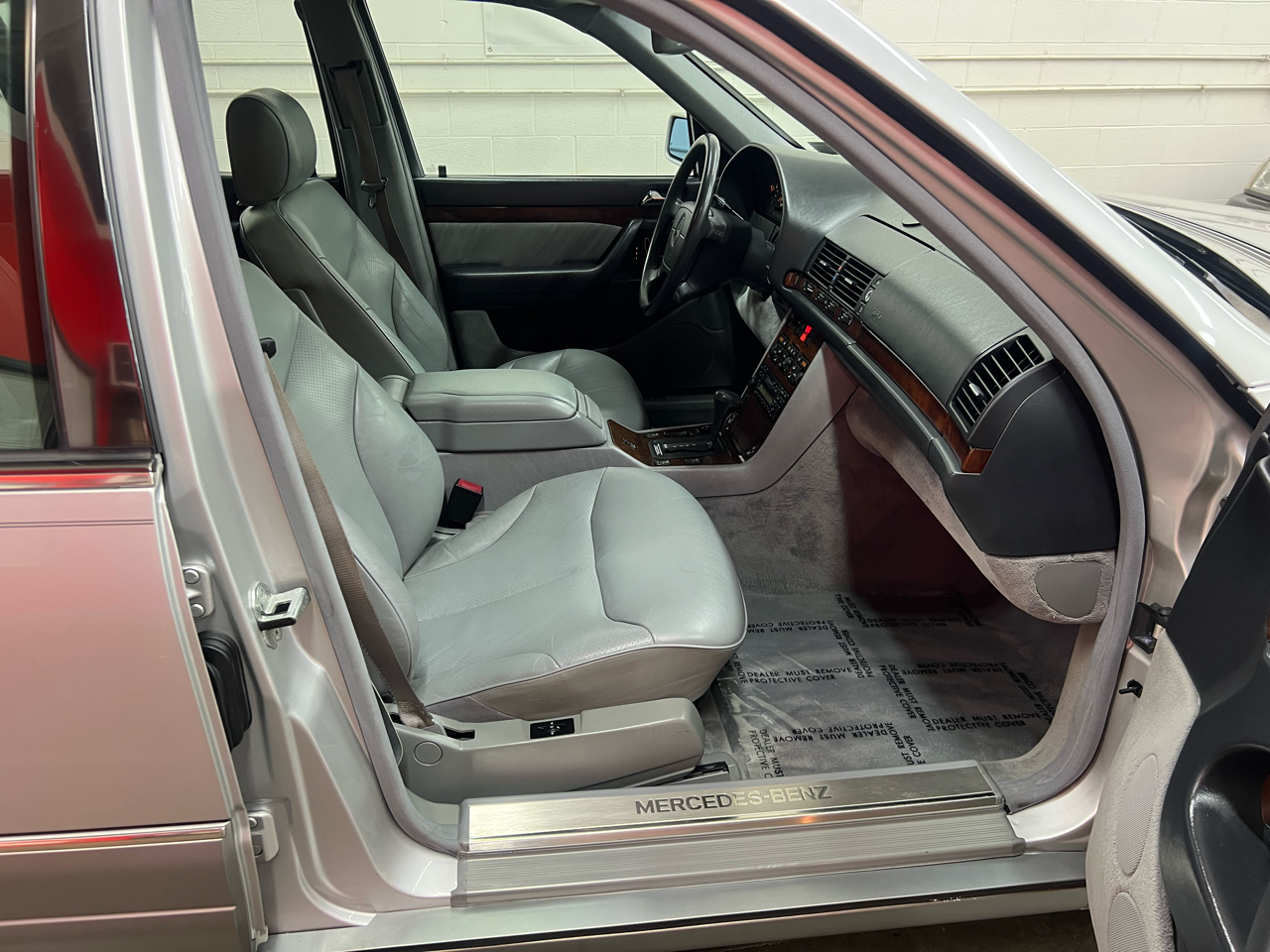 Mercedes-Benz S-Class S500 sedan 1995