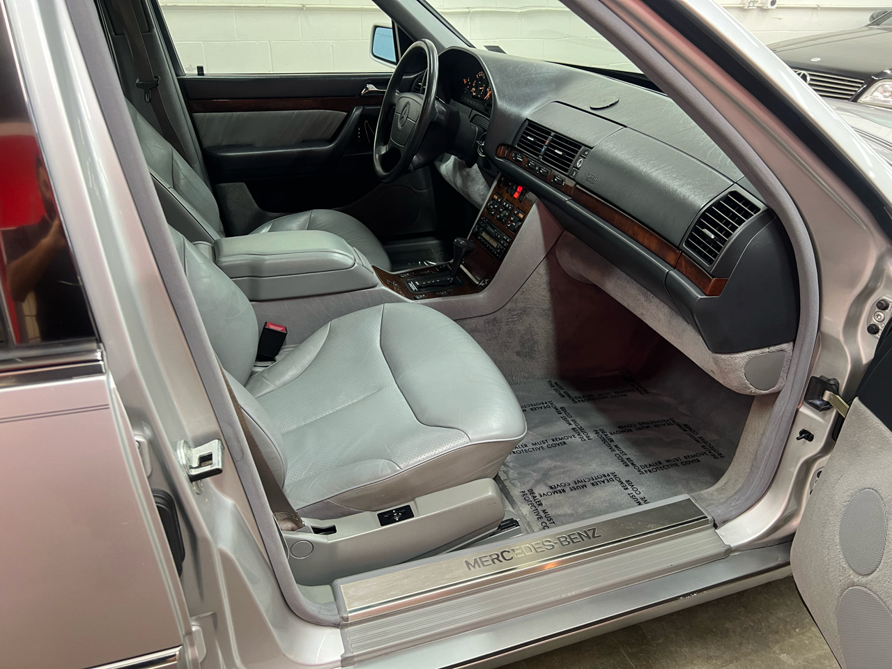 Mercedes-Benz S-Class S500 sedan 1995