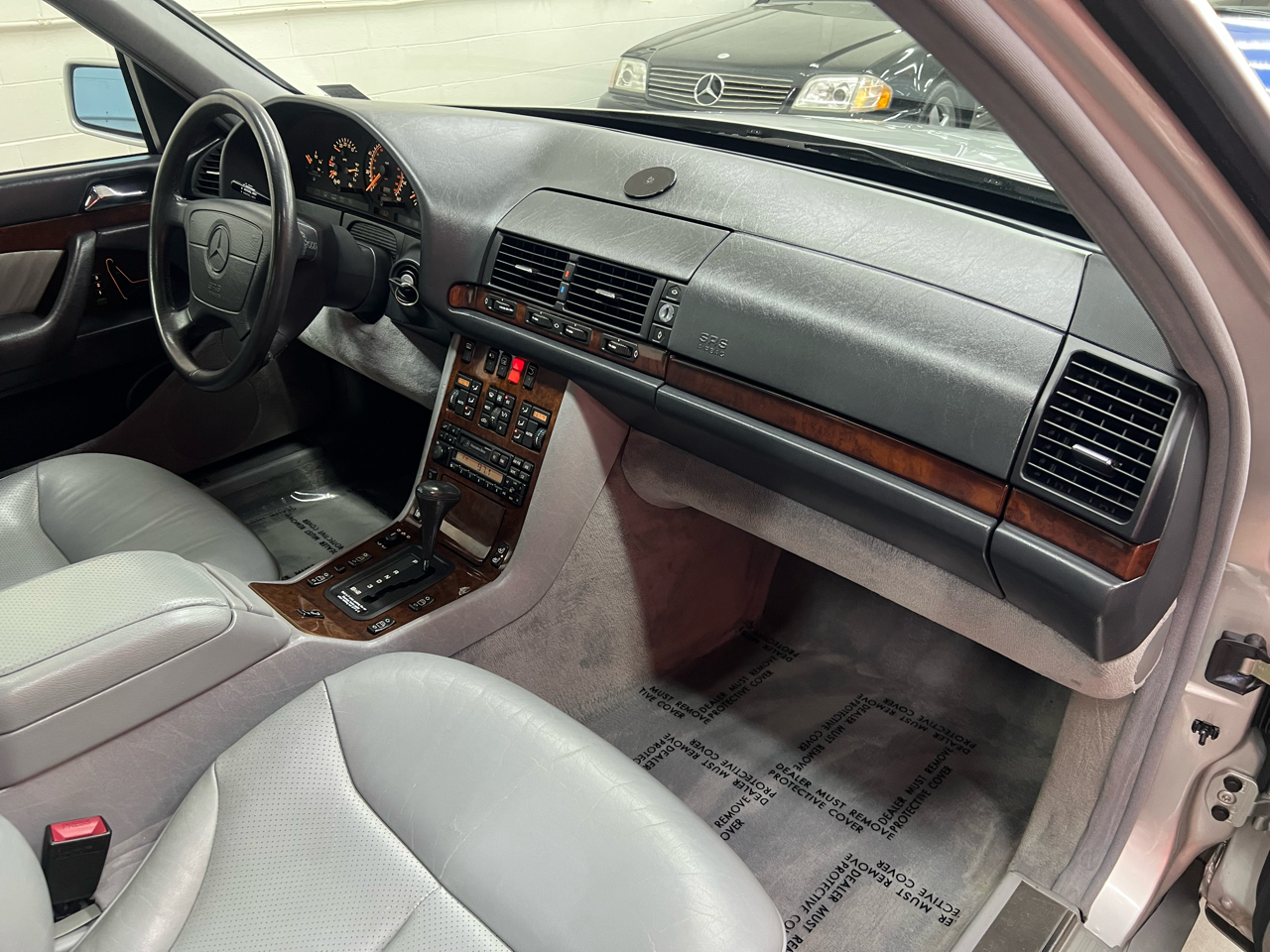 Mercedes-Benz S-Class S500 sedan 1995