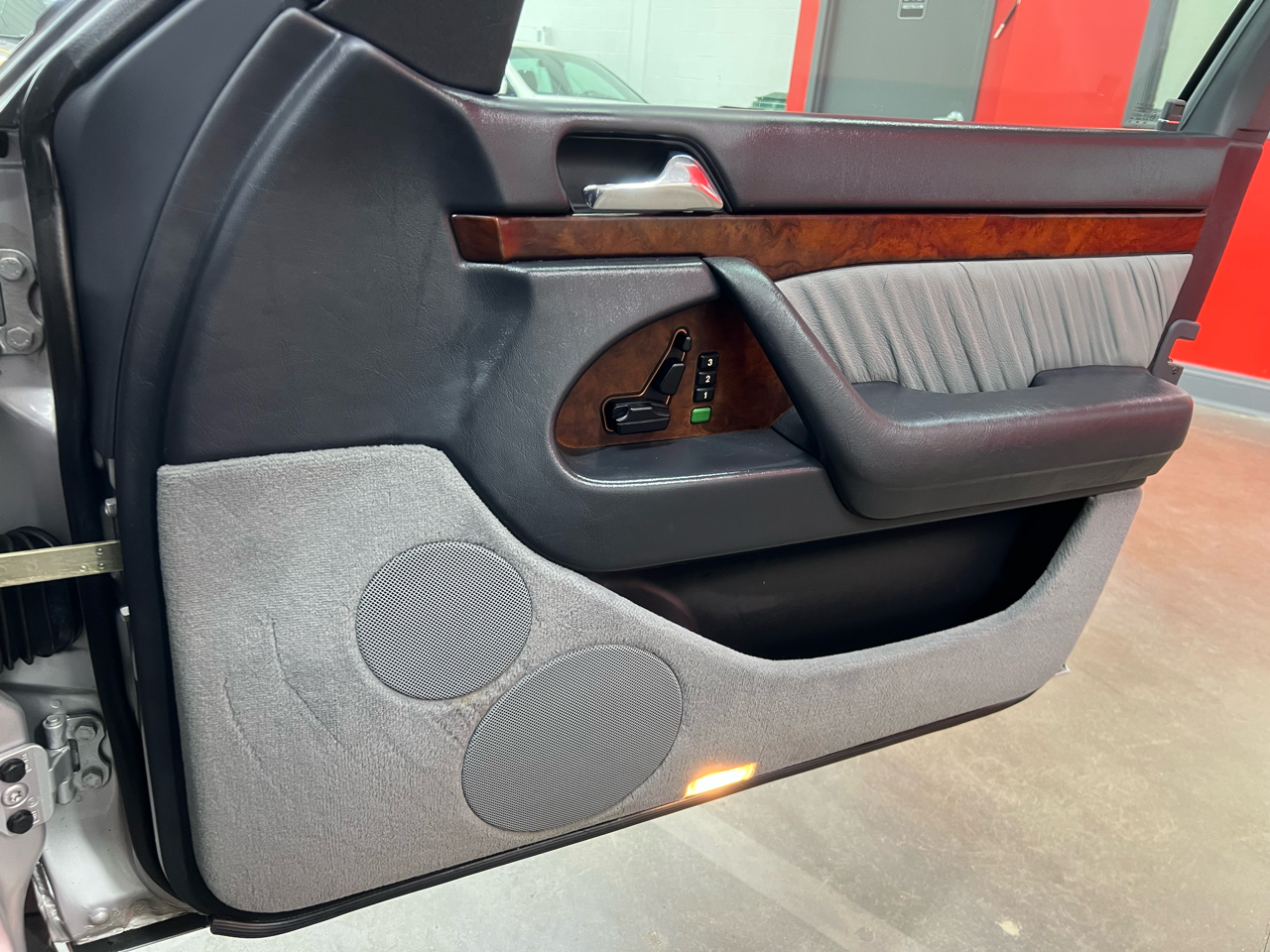 Mercedes-Benz S-Class S500 sedan 1995