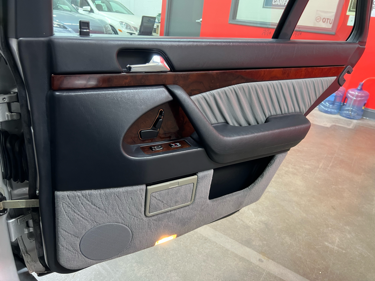 Mercedes-Benz S-Class S500 sedan 1995