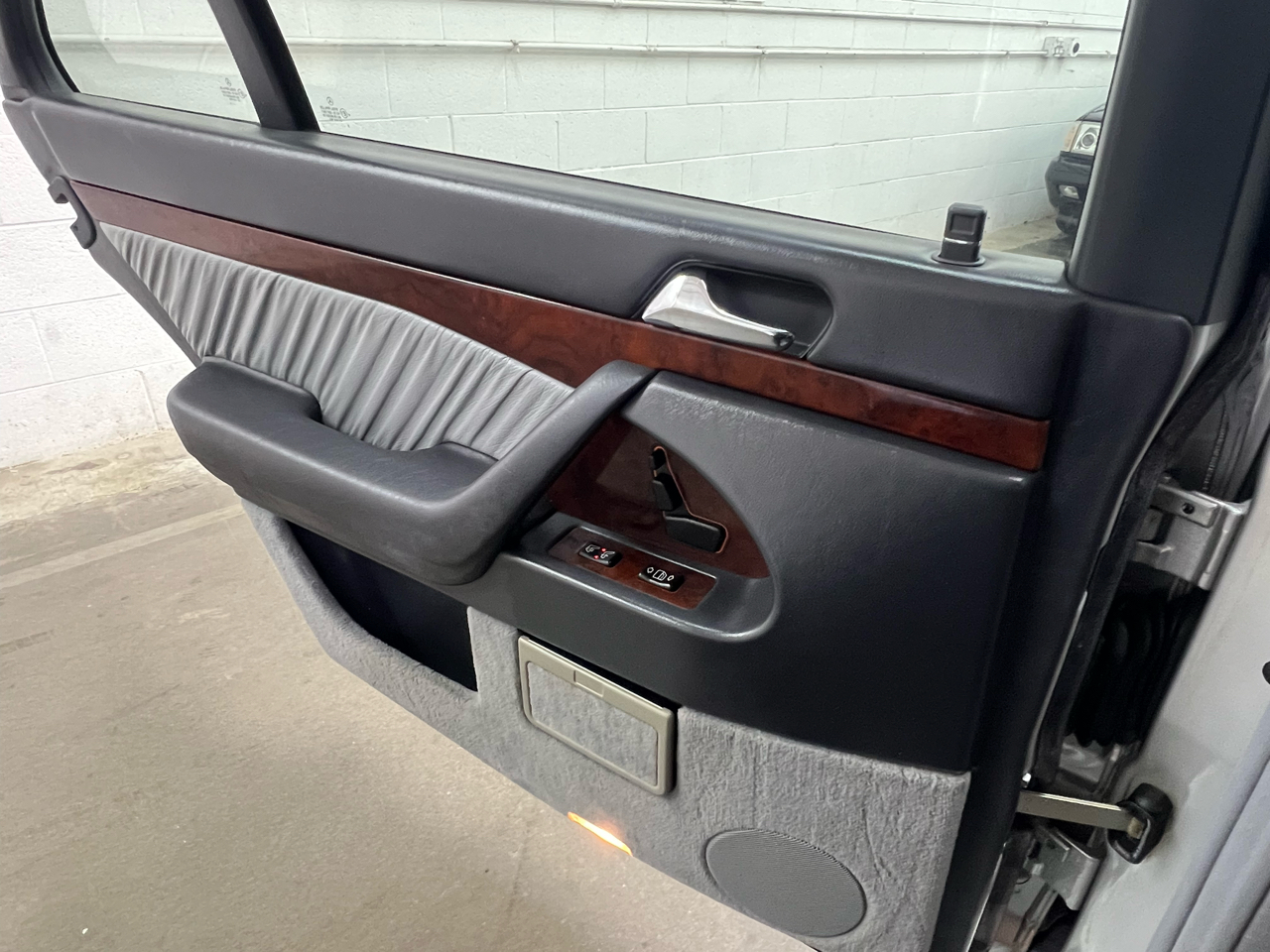 Mercedes-Benz S-Class S500 sedan 1995