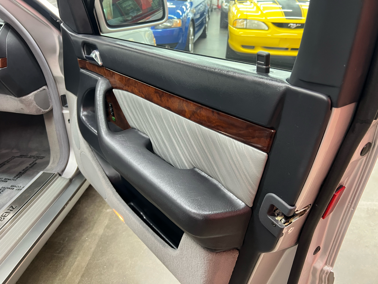 Mercedes-Benz S-Class S500 sedan 1995