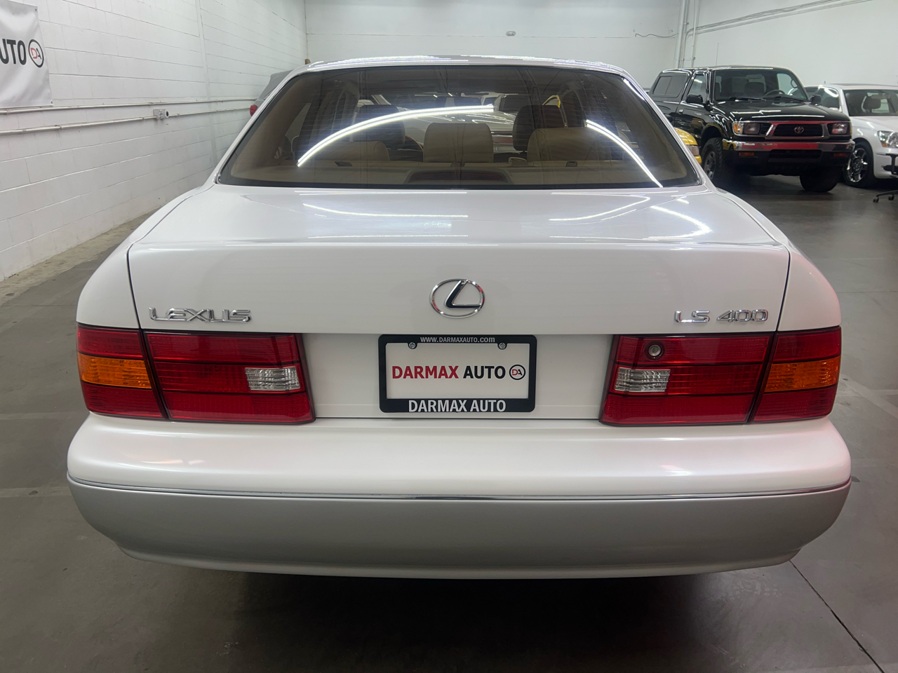 Lexus LS 400 4dr Sdn 2000