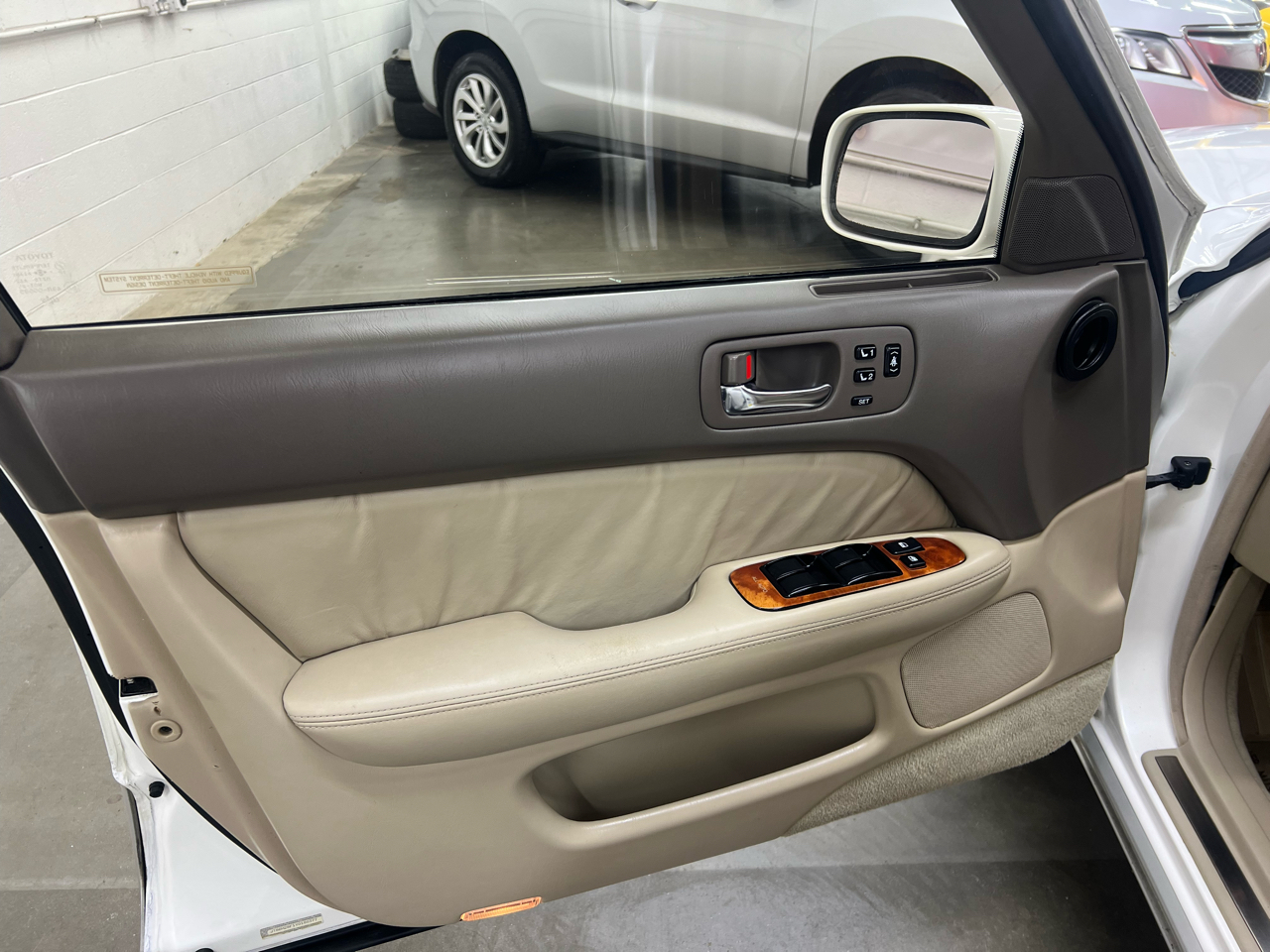 Lexus LS 400 4dr Sdn 2000