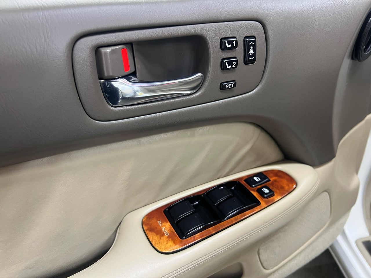 Lexus LS 400 4dr Sdn 2000