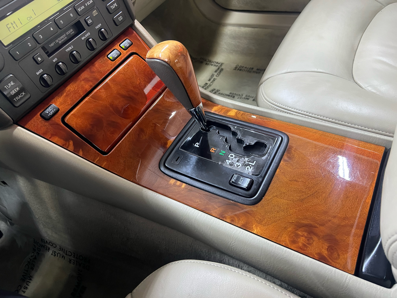 Lexus LS 400 4dr Sdn 2000