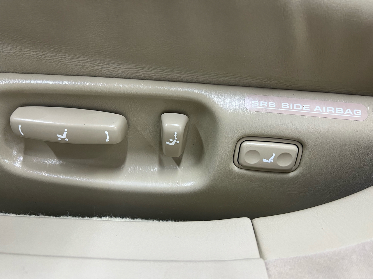 Lexus LS 400 4dr Sdn 2000