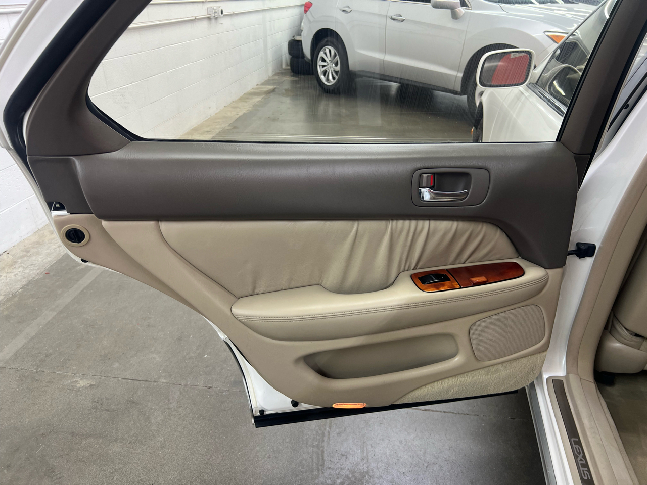 Lexus LS 400 4dr Sdn 2000