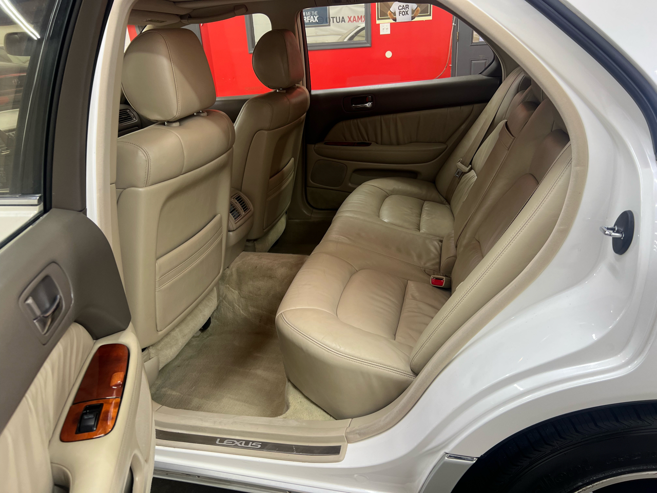 Lexus LS 400 4dr Sdn 2000