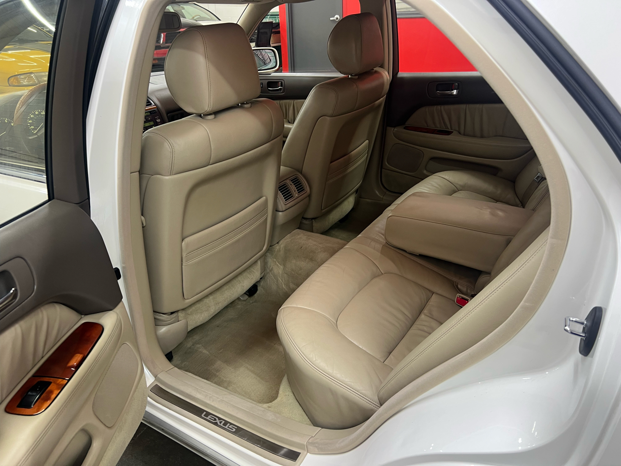 Lexus LS 400 4dr Sdn 2000