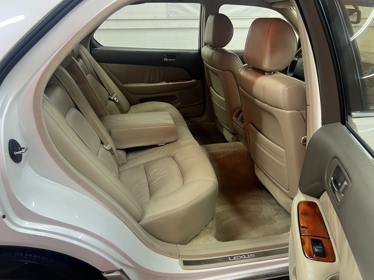 Lexus LS 400 4dr Sdn 2000