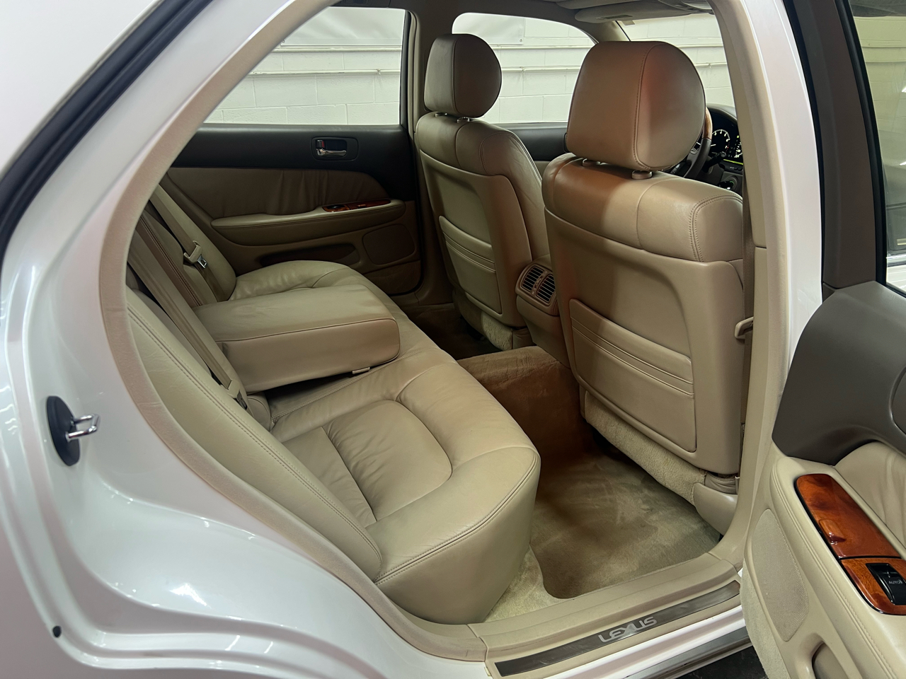 Lexus LS 400 4dr Sdn 2000