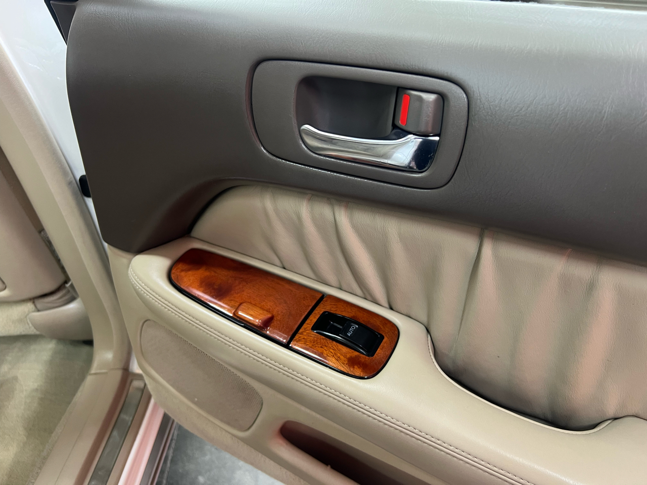 Lexus LS 400 4dr Sdn 2000