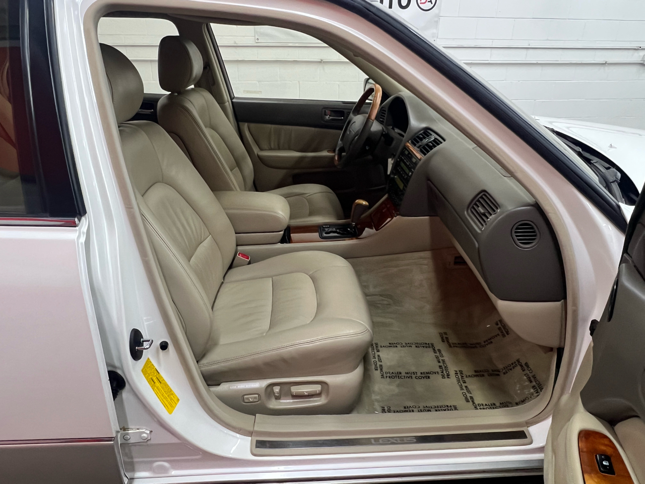 Lexus LS 400 4dr Sdn 2000