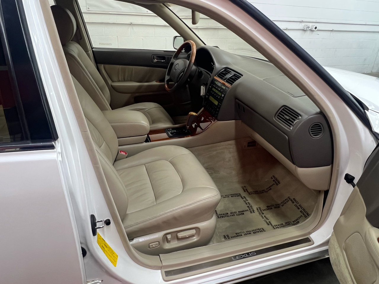 Lexus LS 400 4dr Sdn 2000