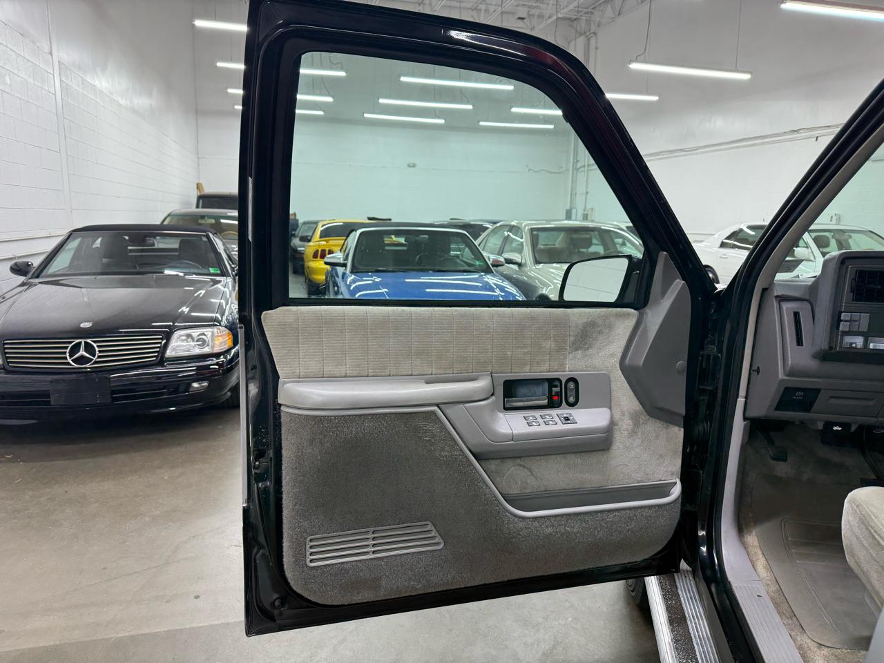 GMC Suburban K2500 SLE 1993