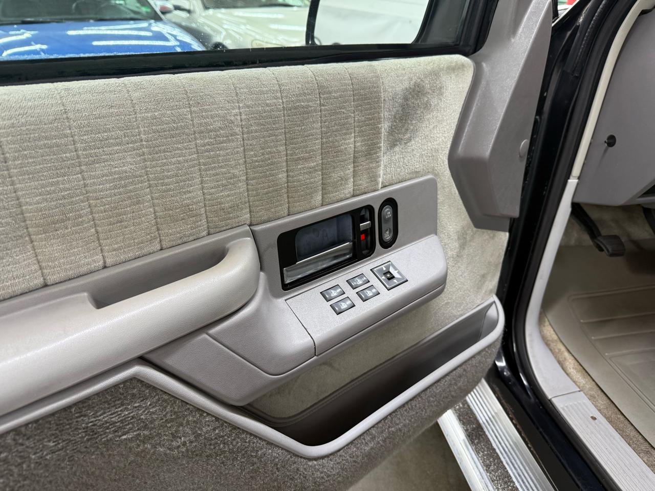 GMC Suburban K2500 SLE 1993