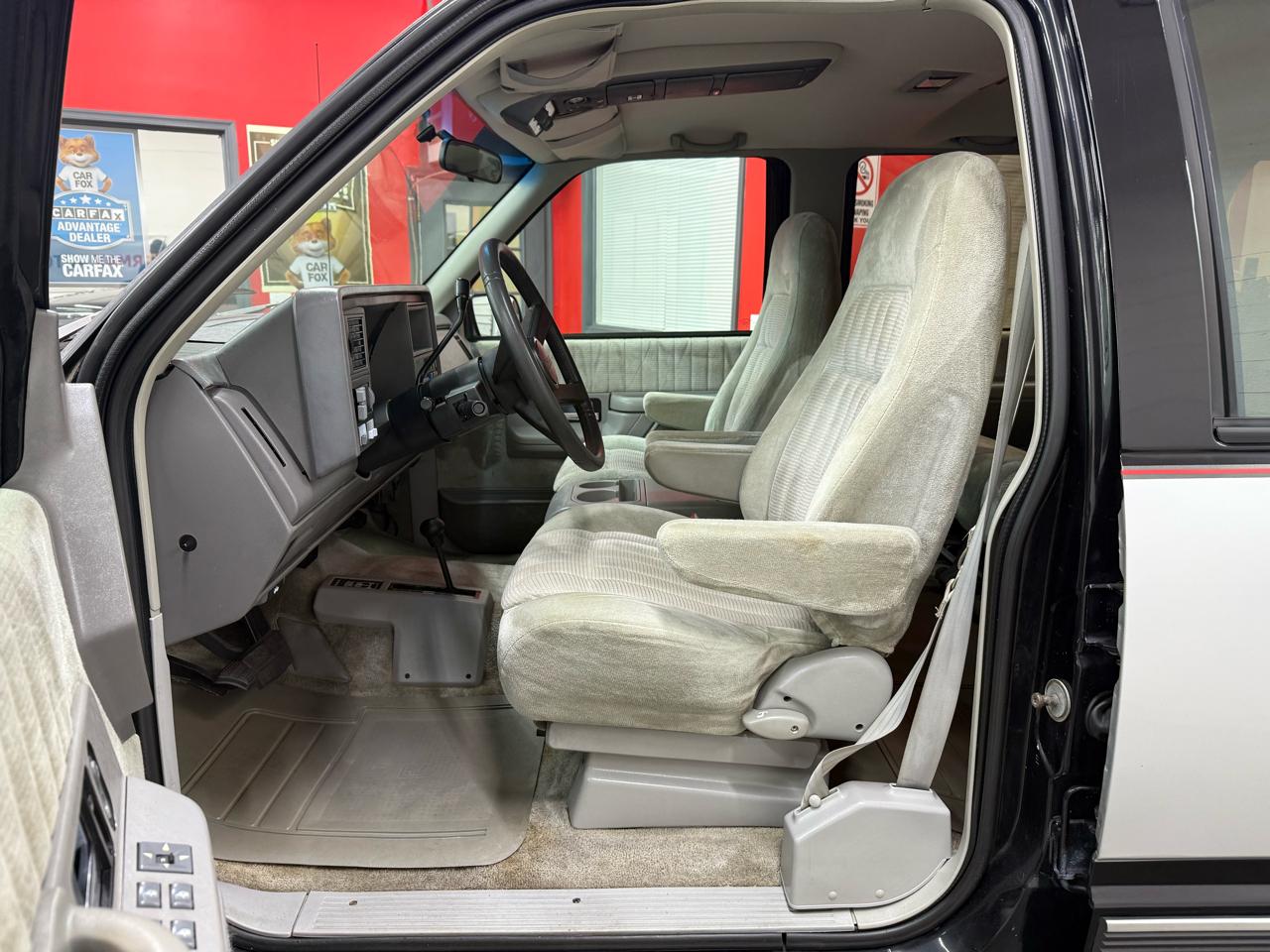 GMC Suburban K2500 SLE 1993