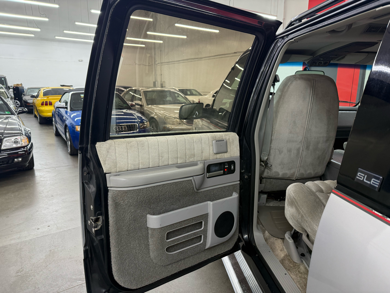 GMC Suburban K2500 SLE 1993