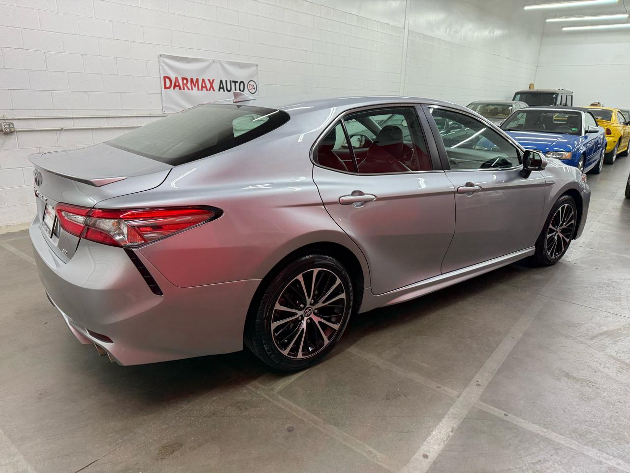 Toyota Camry SE 2019