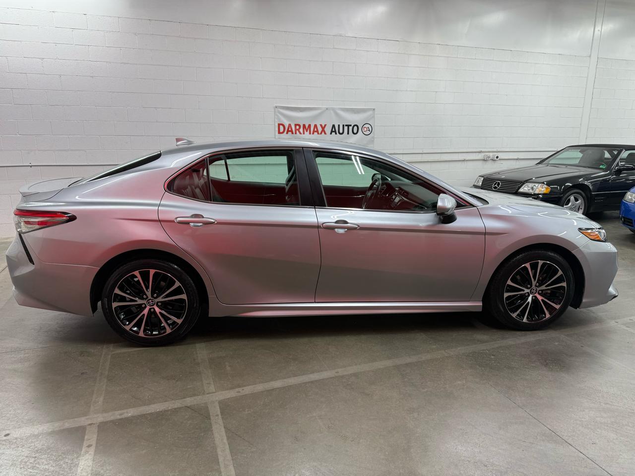 Toyota Camry SE 2019