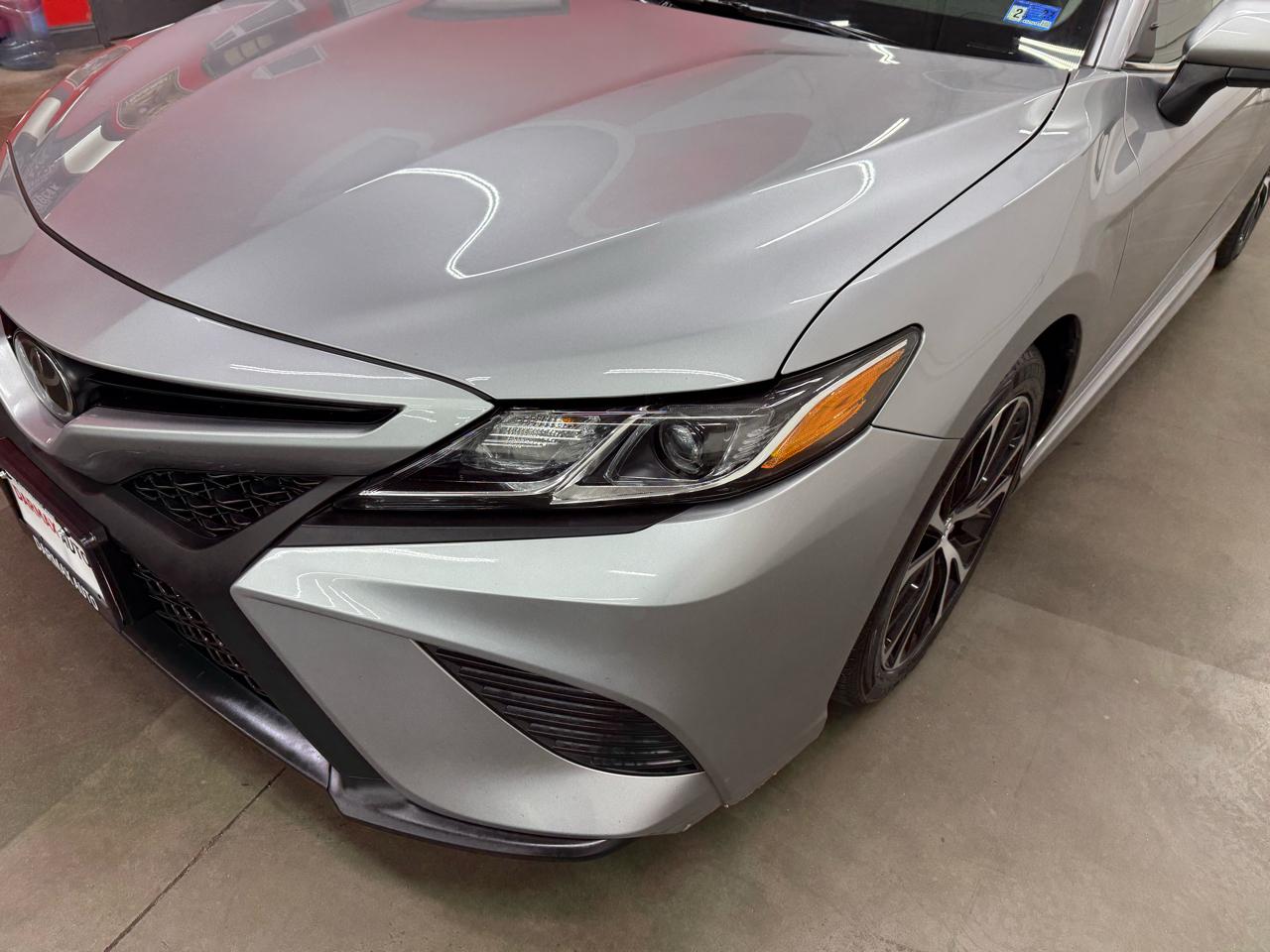 Toyota Camry SE 2019