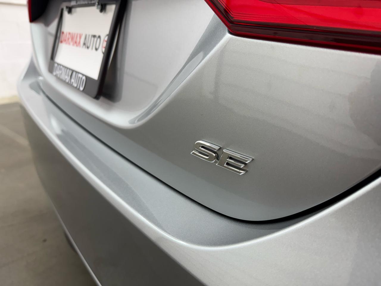 Toyota Camry SE 2019