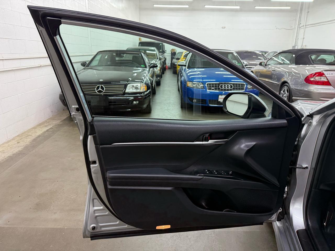 Toyota Camry SE 2019