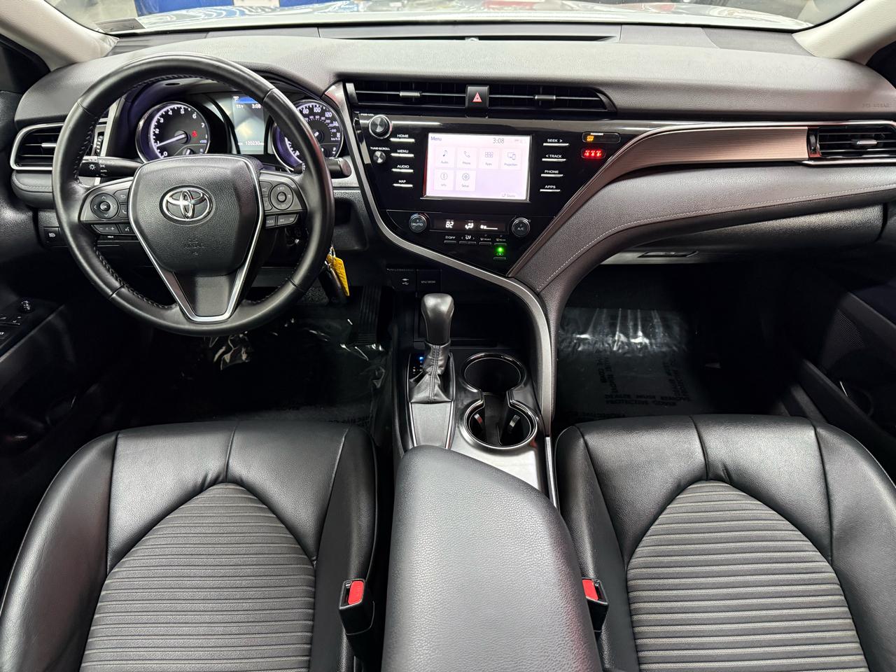 Toyota Camry SE 2019