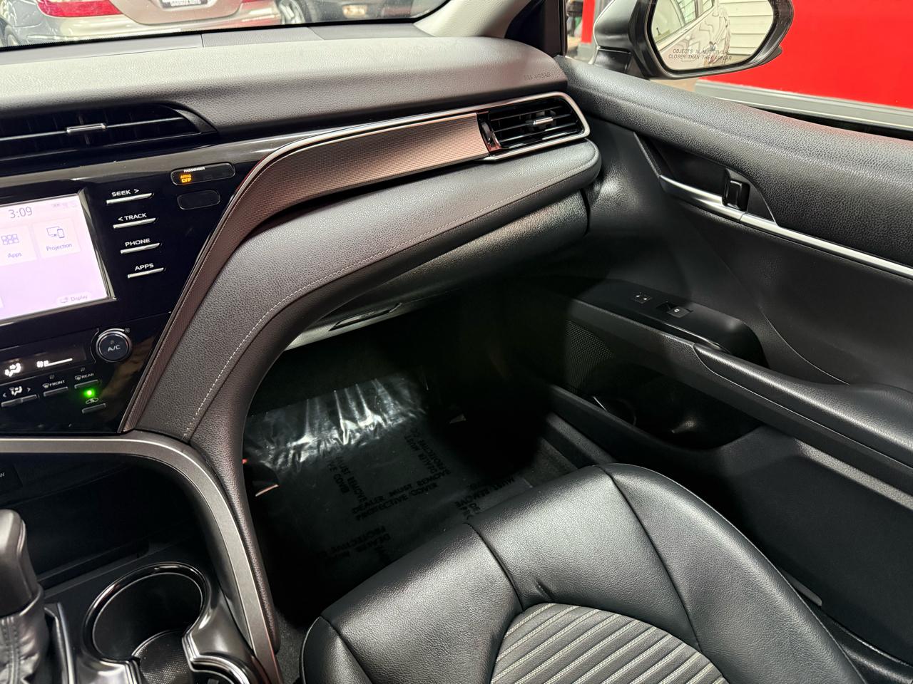 Toyota Camry SE 2019