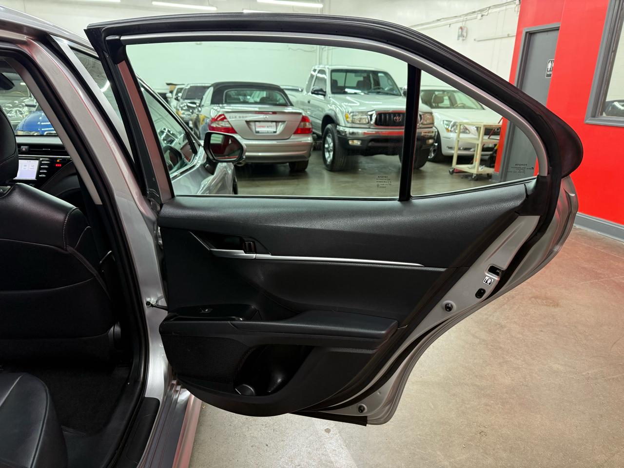 Toyota Camry SE 2019